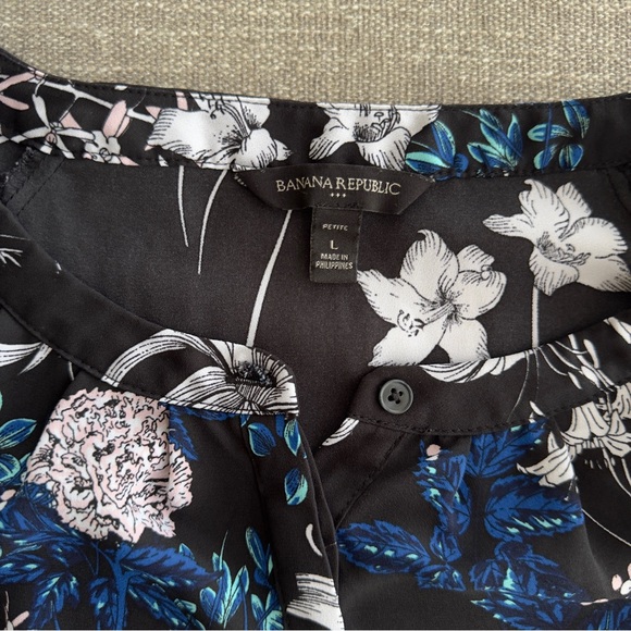 Banana Republic Black and Blue Floral Blouse - Picture 4 of 8